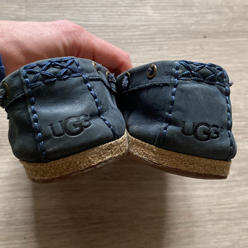 Ugg Shoes - Picture 6 of 6